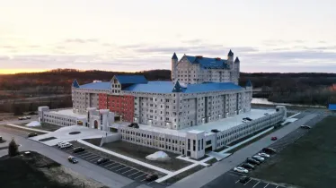 The Grand Castle Apartment Home