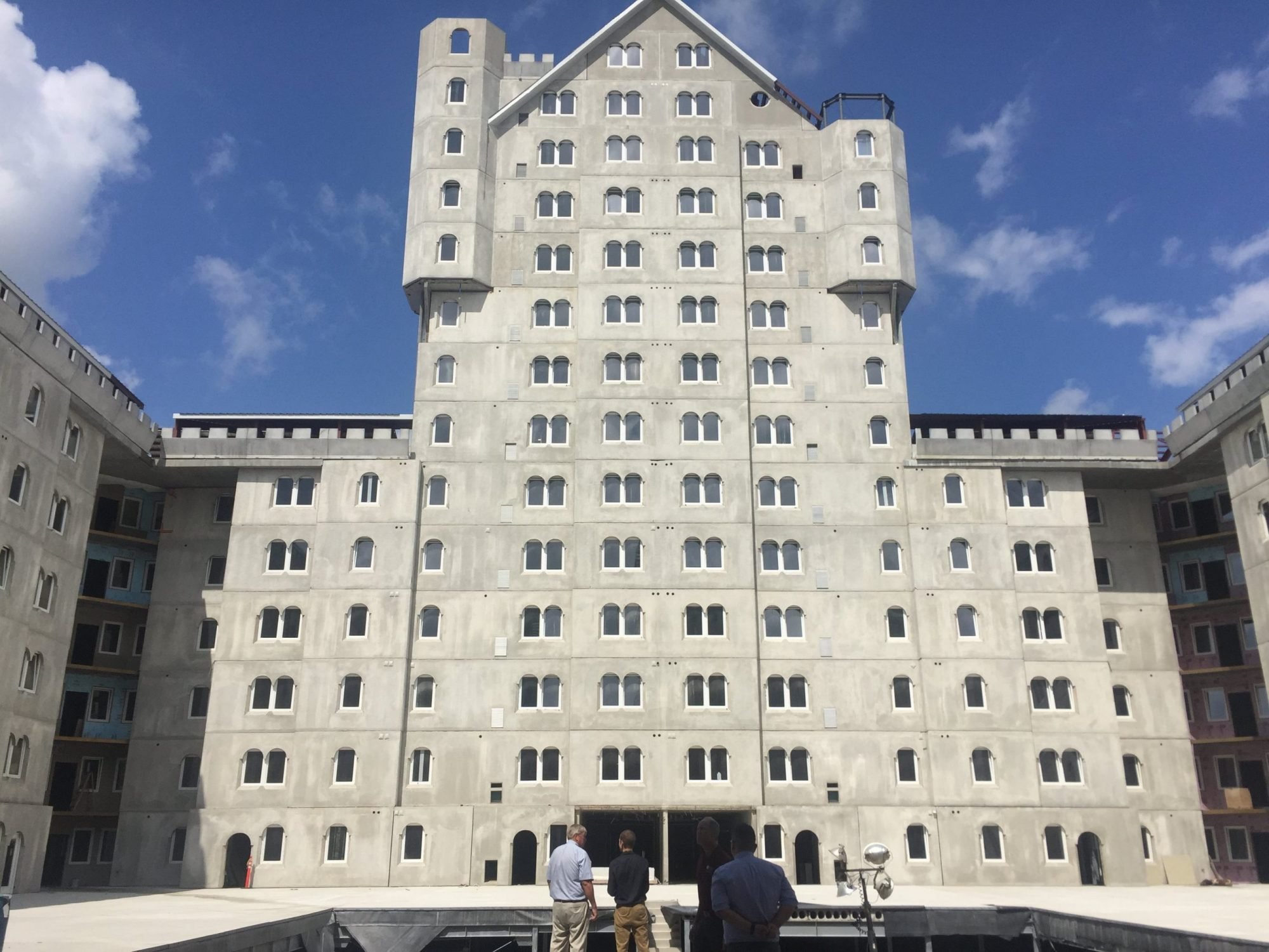 The Grand Castle Apartment Home