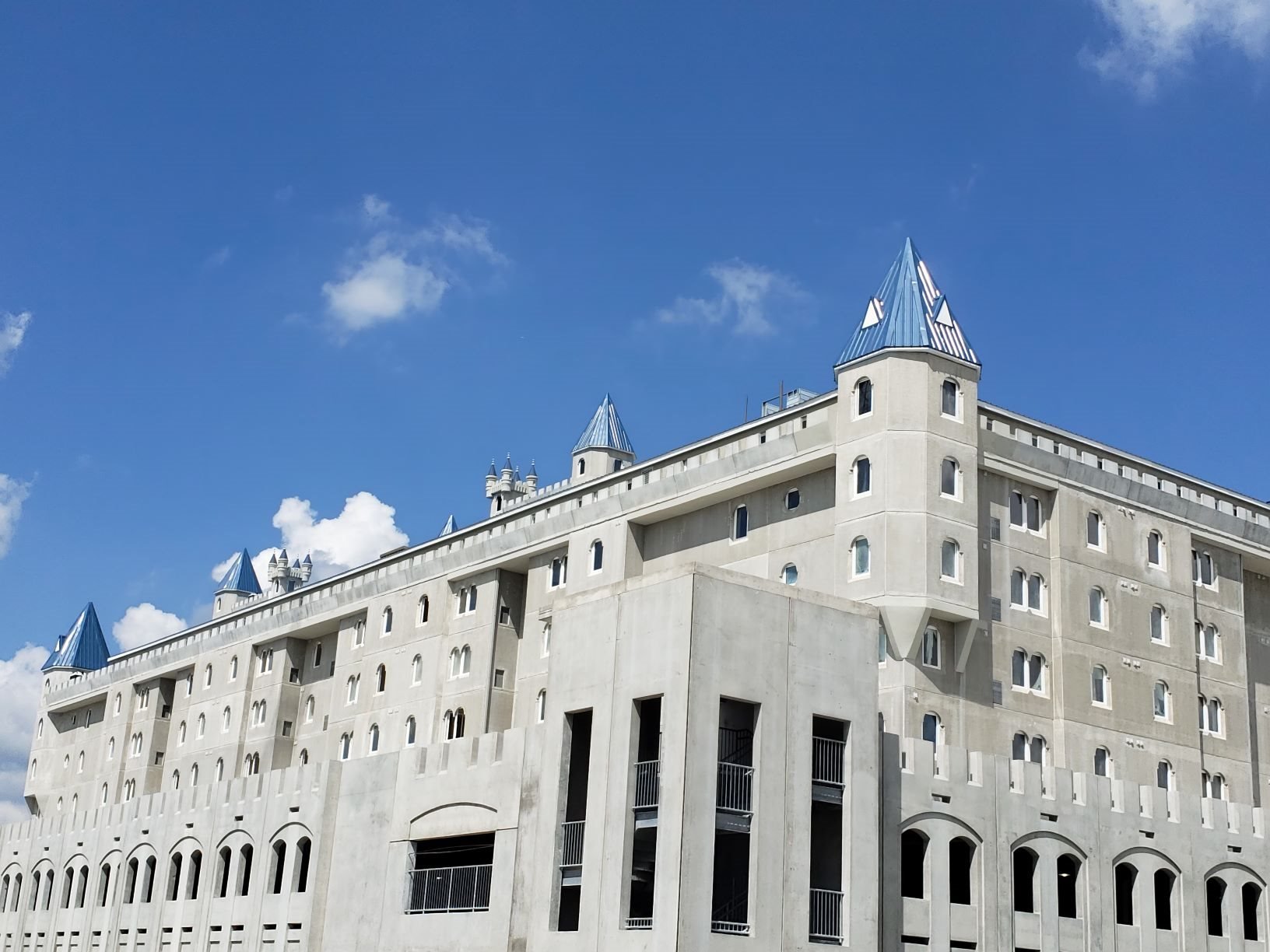 The Grand Castle Apartment Home