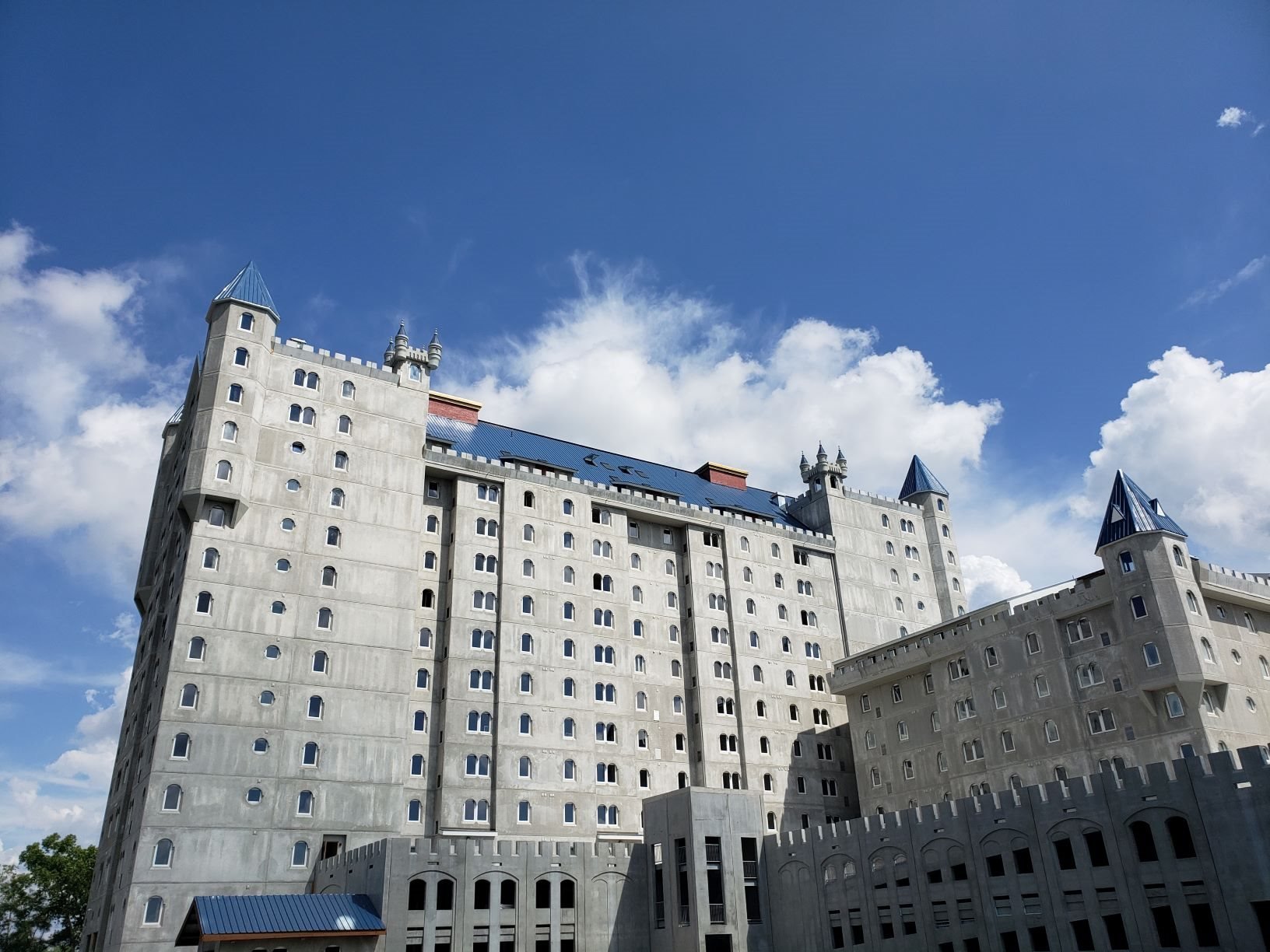 The Grand Castle Apartment Home