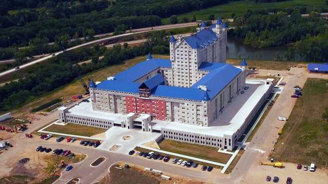The Grand Castle Apartment Home