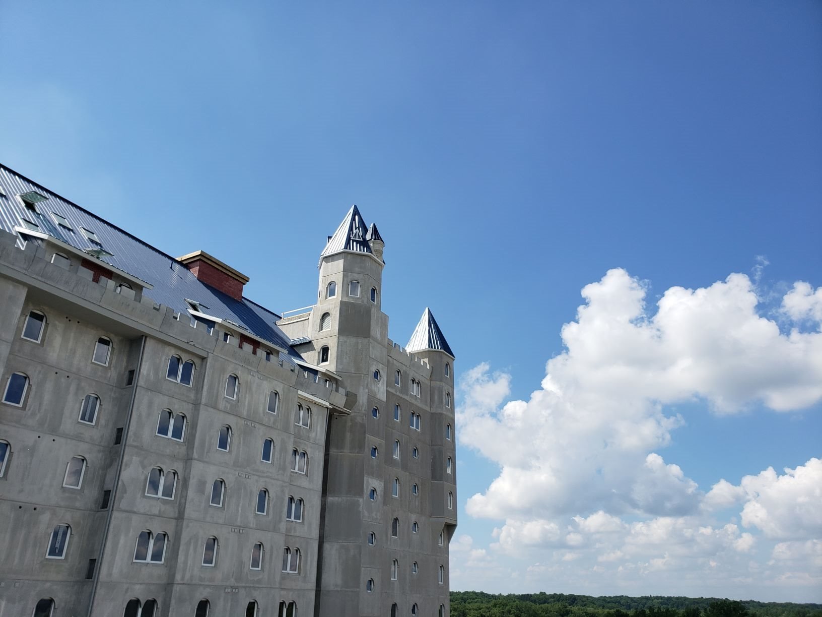 The Grand Castle Apartment Home