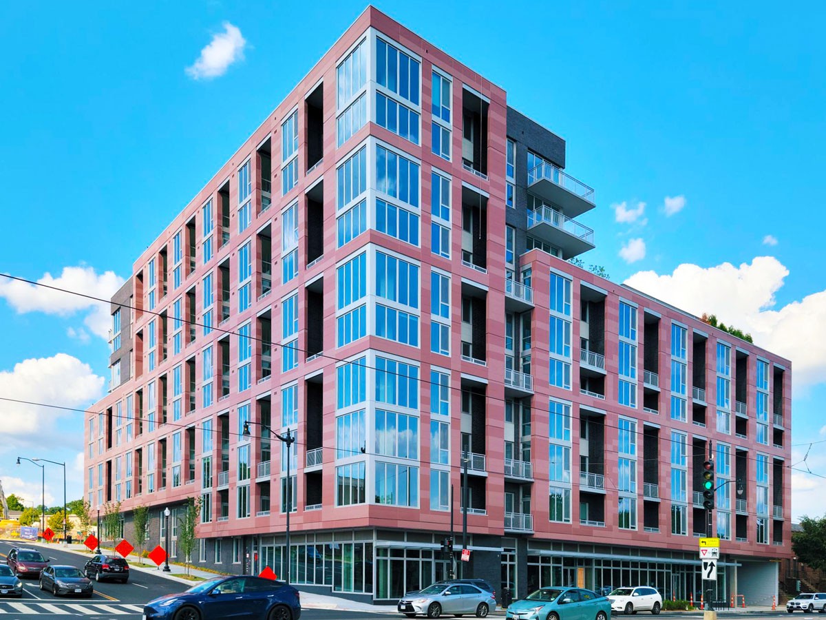 Link Apartments INTUS Windows