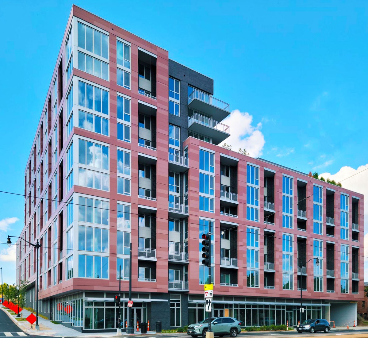 Link Apartments INTUS Windows