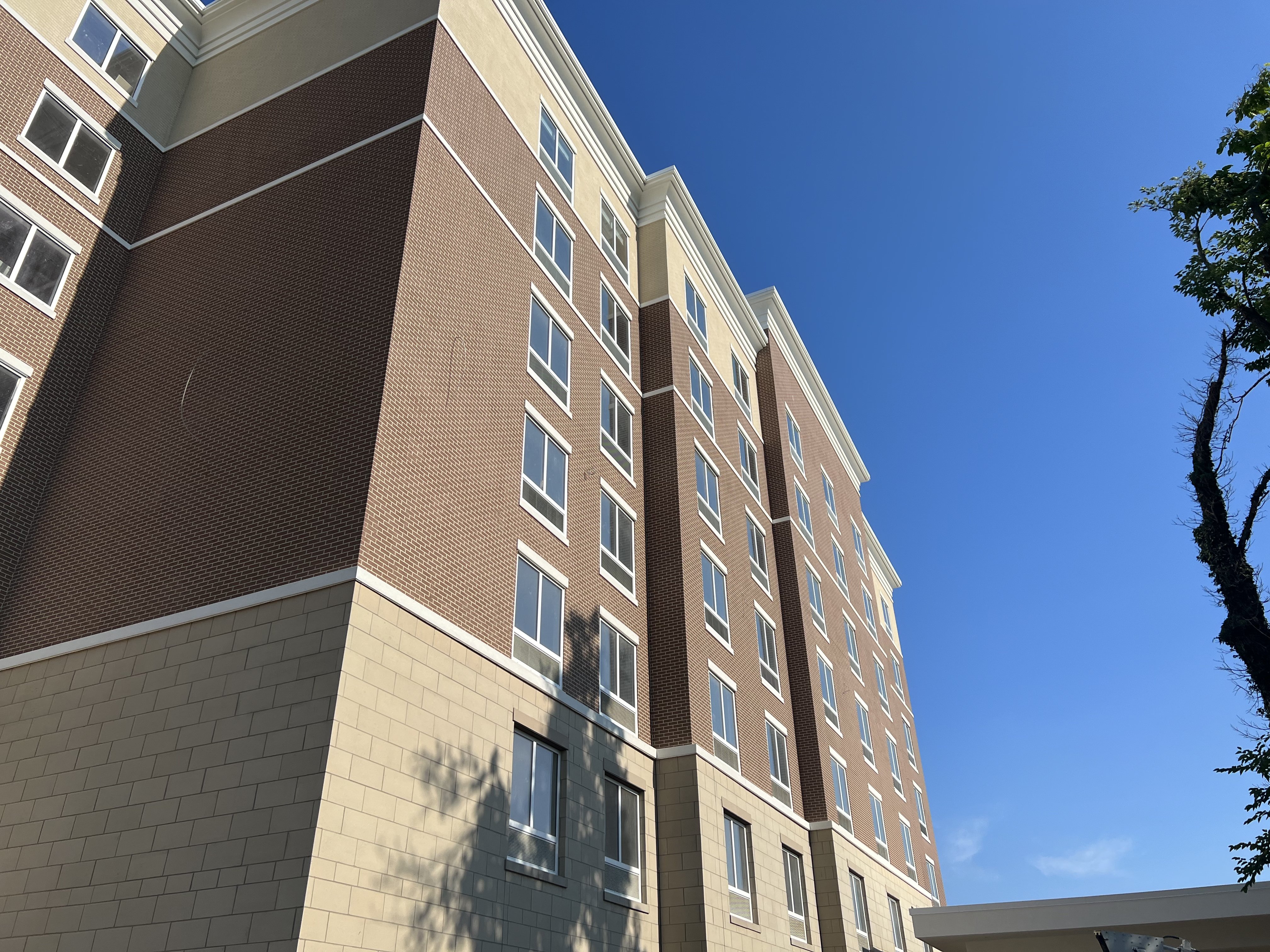 Hampton Inn Suites Hyde Park 1