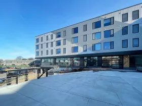 144 Addison5